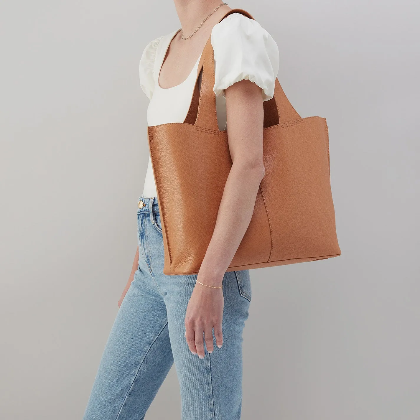 Vida Large Tote In Micro Pebbled Leather - Biscuit