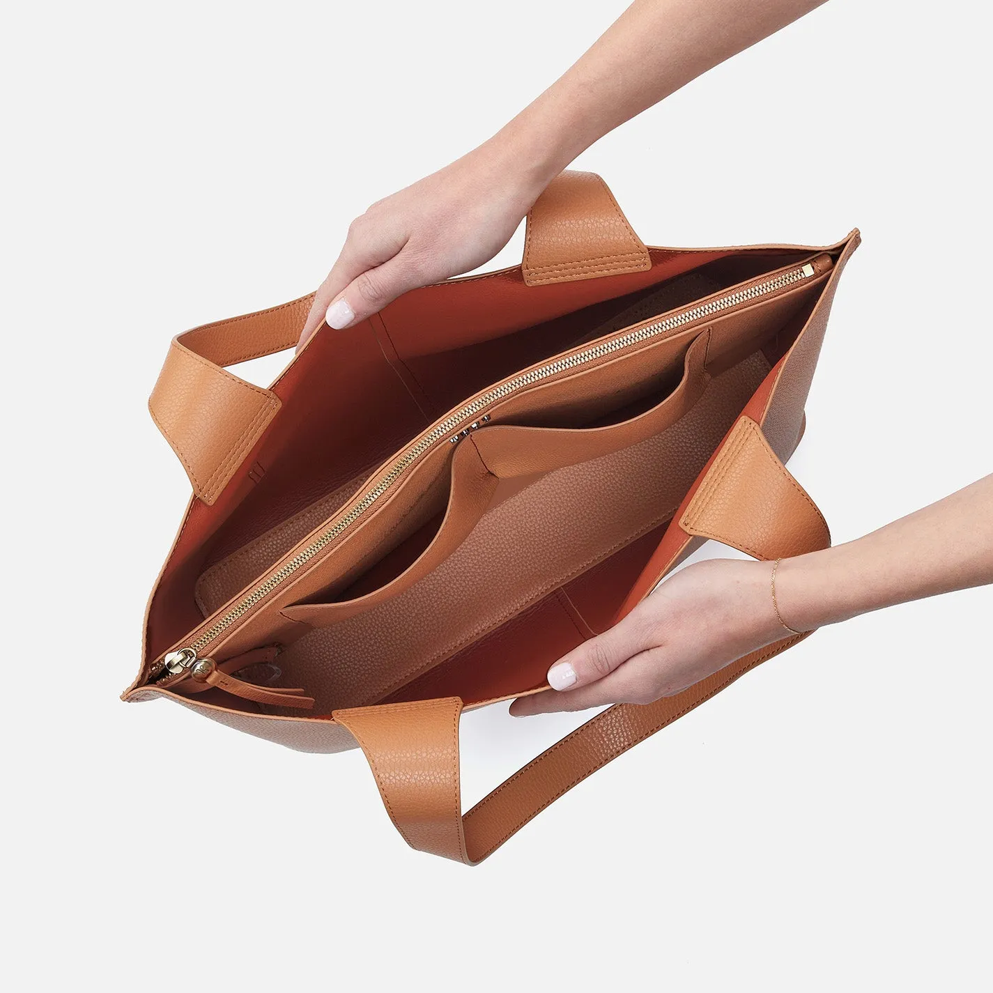 Vida Large Tote In Micro Pebbled Leather - Biscuit