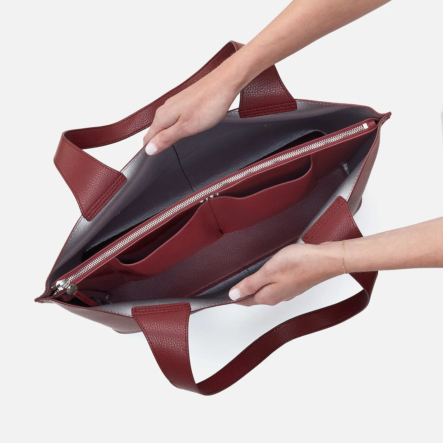 Vida Large Tote In Micro Pebbled Leather - Port And Silver